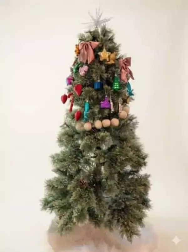 「赤ちゃんがいる家のクリスマスツリーだよ」に共感の輪「我が家も去年はこれでしたw」