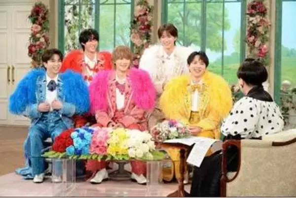 「ビジュイイじゃん！」爆裂人気の5人組がカラフル衣装で番組初登場　決めポーズ連発で盛り上がりすぎて滅！？【徹子の部屋】