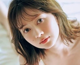 美尻際立つポージング　元SKE26歳アイドルが久しぶりSPA!登場　「大人の色気が増し増し」「磨きが掛かってる　卒業してから更に」