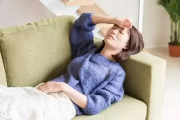 「なんとなく不調」を感じる人は約8割、原因TOPは「加齢」と「睡眠不足」...20代の約2割がAIなどで相談も