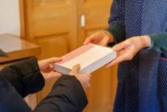 「お節介だと思ったけど」　お隣のおばあちゃんから届いた金柑の甘露煮と手紙　優しい甘さは心も温めた　「えー泣いちゃう」「優しいおばあちゃん」