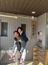 45歳父　高校入学から始まった娘のおんぶ　全国大会、退寮時…人生の節目で写真撮影「素敵な親子関係、羨ましすぎ」