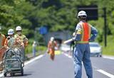 「「まさに職人技」道路の白線工事で23歳若手が見せた足さばき「いつまでも見てられる」」の画像1