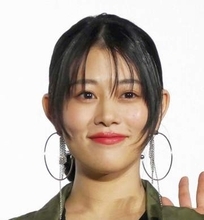 「うつくしい♡」「どタイプすぎ」1月に第一子を出産した俳優のジャケ写にファン興奮　「こんなかわいいママいるのー」夫をうらやむ声も