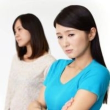 流行中のシール交換「お宅のお子さん、うちの子からシール奪ってます」小3娘のママ友から突然の注意にどうすれば？ 【臨床心理士が解説】