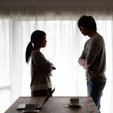 「ヒール、歯ブラシ…単身赴任中のアパートに女の影　「期間限定の付き合いだから」と開き直る夫と即別れるべき？【夫婦関係修復カウンセラーが解説】」の画像1