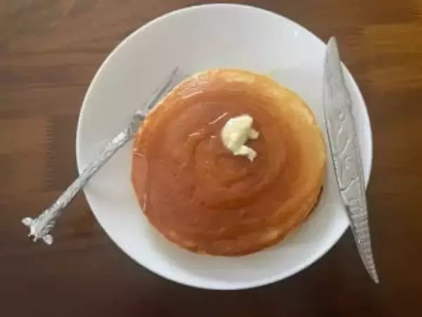 「一生大事に使うから！」母にねだって買ってもらったキリンのフォークとワニのナイフ　30年以上愛用し今もホットケーキのよき“相棒”