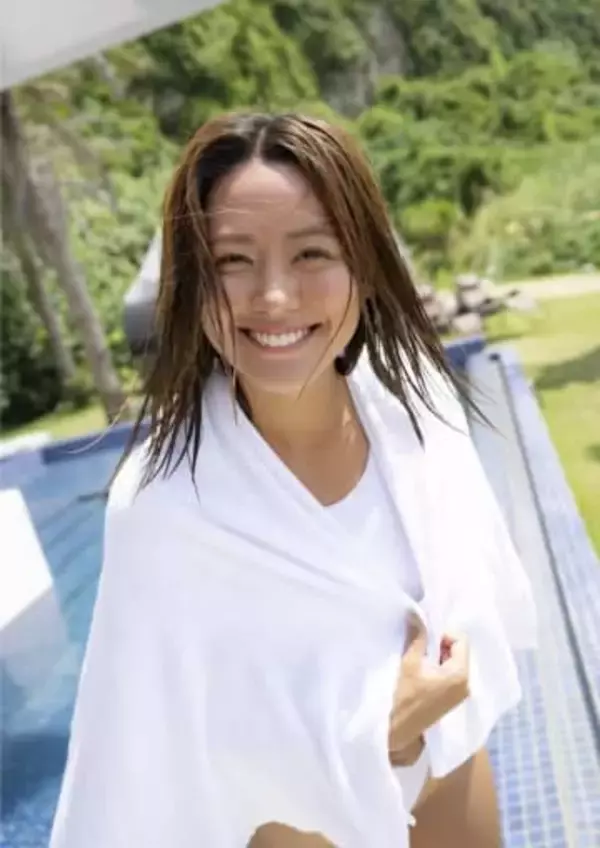 まぶしい小麦肌　プロボディボーダー美女の鍛え抜かれた肉体美　初めてのデジタルフォトエッセイ