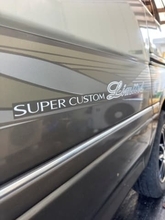 「独特な匂いするよね」灰皿、電動カーテン、回転する座席…豪華装備の90年代ハイエースが話題