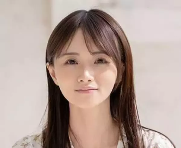 Eカップ美乳とクビレを誇る王道ボディ　可愛くてエロい1st写真集は「女優になる時に決めた目標の１つでした」