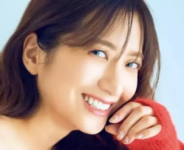 元日テレのフリーアナ　肩出しニットでデコルテ披露　ピラティスで背筋鍛え撮り下ろしに挑戦