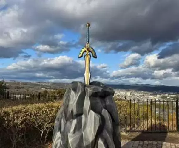 「エクスカリバー」を撮影した父と息子、写真の違いに驚き「息子さん天才すぎる」「構図のセンスがすごい」