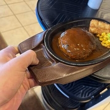 ファミレスの配膳ロボが運んできた私のランチ　客の子どもが触ったのを見てしまい食欲ゼロ　親に弁償を求めるべきですか【弁護士が解説】