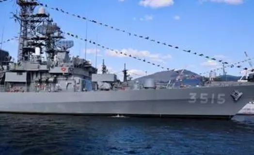 子どもに泣かれ、抱きつかれても……海上自衛隊の練習艦隊が半年の航海へ、家族や恋人と笑顔の別れ「涙が出ます」「日本の海を守ってくれてありがとう」