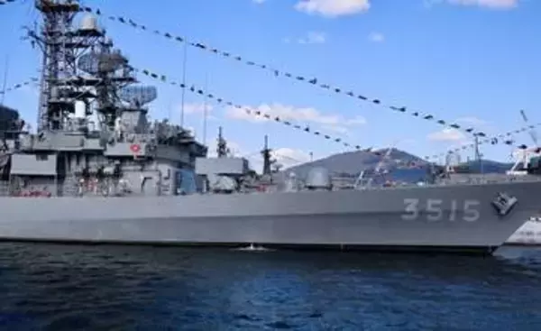 子どもに泣かれ、抱きつかれても……海上自衛隊の練習艦隊が半年の航海へ、家族や恋人と笑顔の別れ「涙が出ます」「日本の海を守ってくれてありがとう」