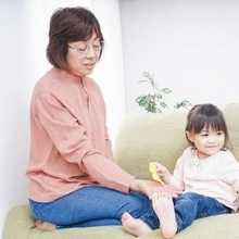 60代母「可愛いけど、もうムリ！」連休中、娘に押し付けられる2歳孫のお守り　ガマンは限界、どうすれば？【心理カウンセラーが解説】