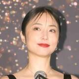 「「お洋服どうなってるの」MEGUMIさんの黒い衣装にネットざわつく　「気になってしょうがない」「話が入ってこない」」の画像1