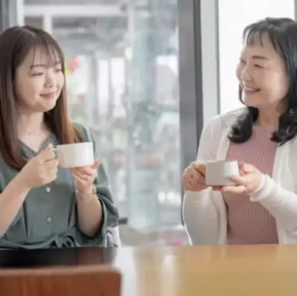 「苦いから」…喫茶店のコーヒーに持参した白湯投入→友人行動に衝撃「マナー違反？」【専門家が解説】