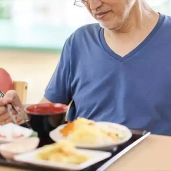 ホルモン・天ぷら・ステーキ　脂っこい食事を受け付けなくなった50代会社員の胃腸　市販薬でも改善しない胃もたれやお腹の張り…もしかして？【消化器病専門医が解説】