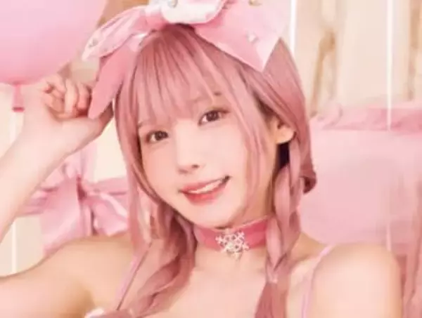 聖夜のプレゼントは圧巻のセクシーグラビア　人気コスプレイヤーがクリスマス衣装でクビレ披露