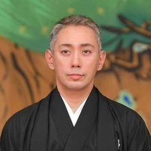 「そっくり」「歯並びまでママに」48歳歌舞伎俳優、13歳長男の最新ショット公開　亡き妻の面影にSNS感動
