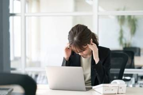 季節の変わり目、睡眠不足やストレス不調の主な原因…「気温・湿度・気圧の変化」「加齢」を抑えた意外な1位は？