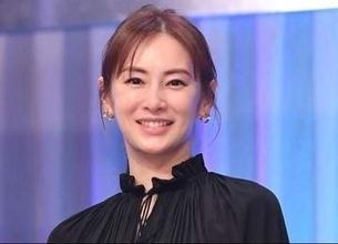 「まさかのご本人…」DAIGO＆北川景子ファミリー、変装なしでディズニーシー満喫　「オーラ出過ぎ」「素でこの美しさ」