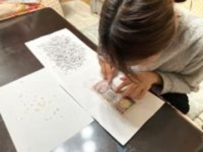 シュレッダーにかけた封筒に「五千円札」が入ってた！→呆然としてると、次女「修復できるかも」　家族4人で挑んでみたら……