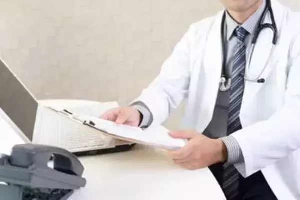 患者「風邪じゃないかな…」診察15秒で医師「逆流性食道炎では？」→翌日、判明した診断に考えさせられたこと