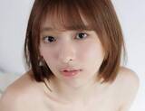「チェック柄ビキニや濃紺ワンピ　新世代ヒロイン・一ノ瀬瑠菜　青春×水着の新グラビア誌の表紙巻頭」の画像1