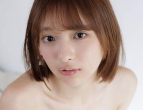 チェック柄ビキニや濃紺ワンピ　新世代ヒロイン・一ノ瀬瑠菜　青春×水着の新グラビア誌の表紙巻頭