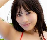 「「わがままボディ」「おへそが可愛い」 Gカップ元美容師のアイドル旭萌花　王道三角ビキニで魅せた特大ポテンシャル」の画像1