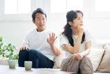 「＜なぜ？＞自分からは絶対に謝らない妻…そんな態度に冷めた夫に心理や対処法を解説　離婚理由になる？子供への影響は？」の画像1