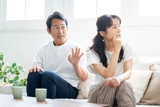 ＜なぜ？＞自分からは絶対に謝らない妻…そんな態度に冷めた夫に心理や対処法を解説　離婚理由になる？子供への影響は？