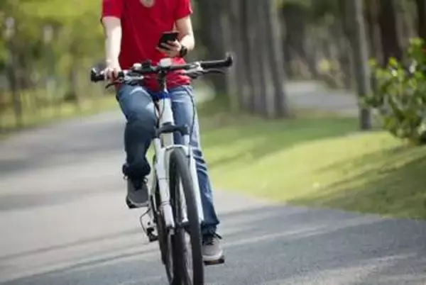 自転車の「ながらスマホ」罰則、6割超が「内容は知らない」　利用者の意識と実際の法的知識にギャップ大きく