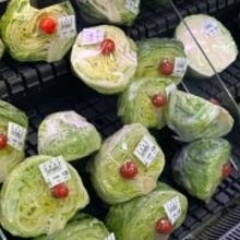 スーパーのレタス売場の奇妙な光景…「なんのため？」→聞いてみたら「ほっこりなお心遣い」