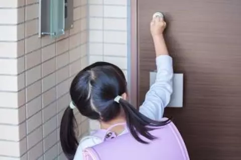 学童保育の退所時期は「小3」が最多　退所後「自宅で留守番」をする子は自己肯定感が低い傾向に【全国の保護者2283人調査】
