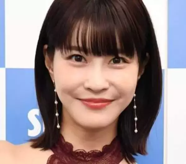 「このあと、どうする？」　レースニットやランジェリーが醸す大人の色香　35歳女優、再会した同級生との一夜をグラビアで情熱表現