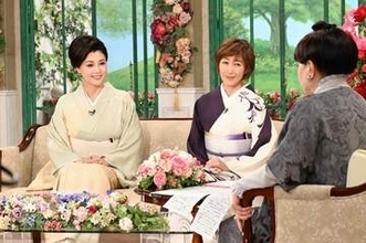 舞台で「姉妹」演じた美魔女コンビがそろって和服で登場　菓子店の行列に平気で2時間並べる「姉」に梨園妻の「妹」ビックリ【徹子の部屋】