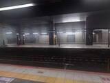 「京都駅をぶらぶら→ホームの隅に何やら「ドロン」のポーズをする忍者　この暑い中いったいなぜ？　近づいてみたら…　「見つかるなんて未熟」」の画像1