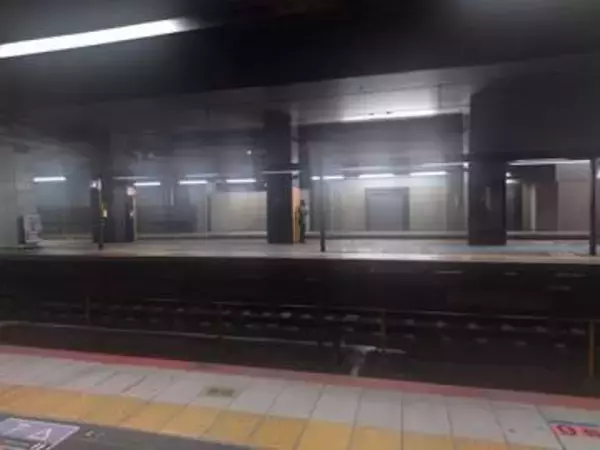 京都駅をぶらぶら→ホームの隅に何やら「ドロン」のポーズをする忍者　この暑い中いったいなぜ？　近づいてみたら…　「見つかるなんて未熟」
