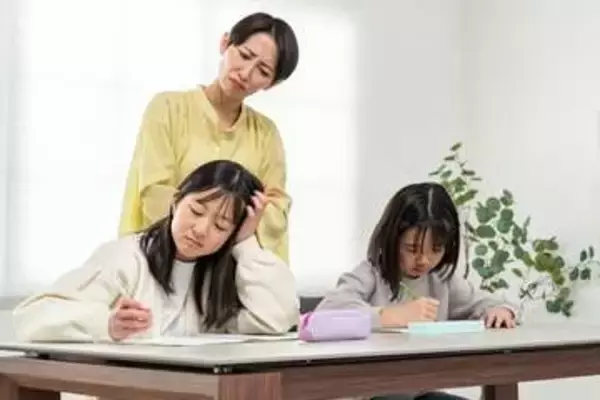 令和のママ282人に聞いた…2週間に1度は「不機嫌な自分を後悔」【生理不順のガマン・ロス実態調査】
