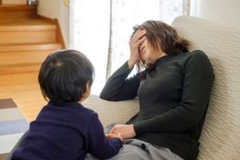 働くママの約7割「気持ちが限界に近い」　自分時間は「1日1時間未満」働き方を見直す人も