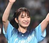 「「顔よりおっきい」！？人気シンガーソングライター、夏全開の投稿にファン動揺　「お腹壊さない？！」「な、なんじゃこりゃ〜〜」」の画像1