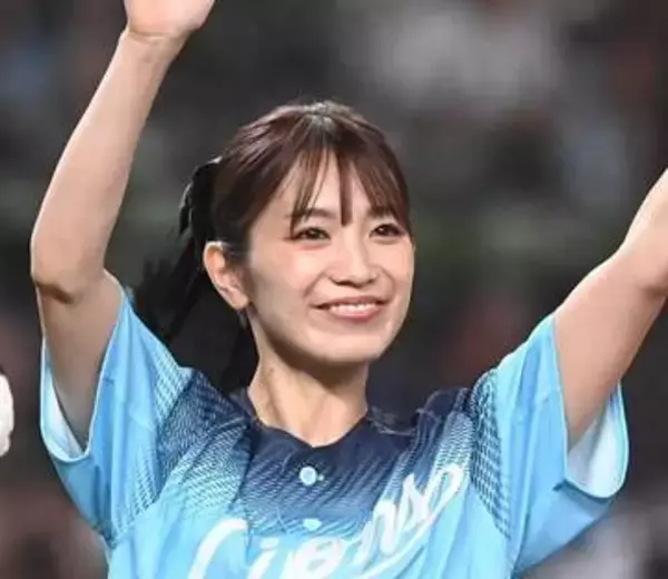 「顔よりおっきい」！？人気シンガーソングライター、夏全開の投稿にファン動揺　「お腹壊さない？！」「な、なんじゃこりゃ〜〜」