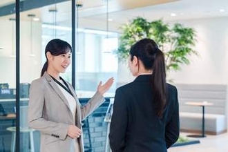 「まだ社員じゃなくてお客さんだから笑顔であいさつを」内定式を前に全社総会で通達　礼儀・礼節を重んじる姿勢に「すごい会社で働いている」