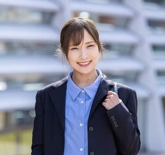 女性会社員に聞いた「在宅勤務中によく聞く歌手」　3位「Snow Man」、2位「嵐」、1位は？