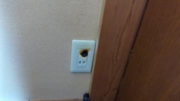 焦げ臭いにおい、実家がなくなっていたかも…老朽化したコンセントに要注意