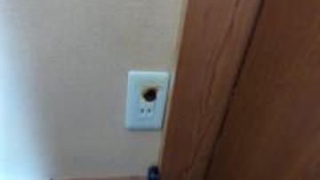 焦げ臭いにおい、実家がなくなっていたかも…老朽化したコンセントに要注意