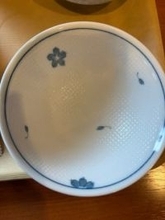 マナーが悪そう？……へばりついて残された米粒　ホテルで見つけた「お茶碗」に称賛の声「食べる側にも片付ける側にもメリット」